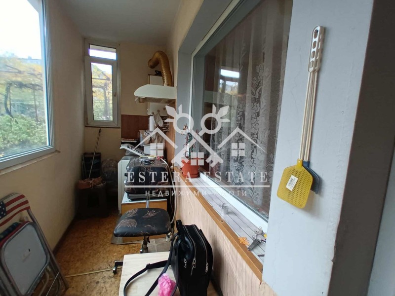 Продава ЕТАЖ ОТ КЪЩА, гр. Шумен, Център, снимка 4 - Етаж от къща - 52440739