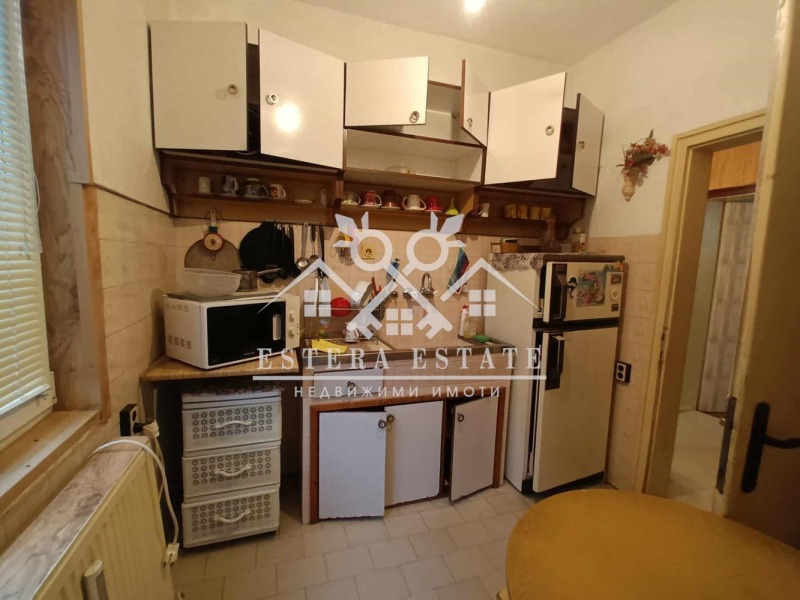 Продава ЕТАЖ ОТ КЪЩА, гр. Шумен, Център, снимка 6 - Етаж от къща - 52440739