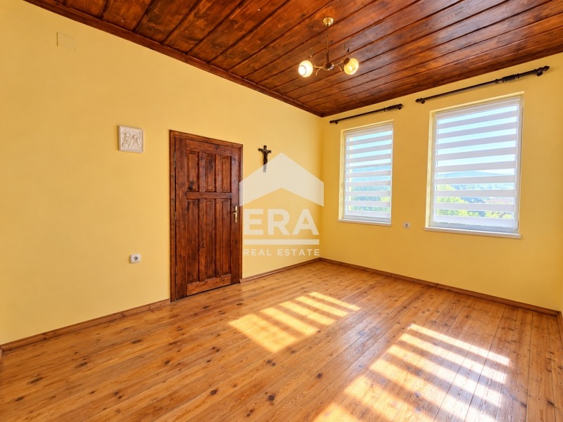 Продава КЪЩА, гр. Дебелец, област Велико Търново, снимка 4 - Къщи - 56360491