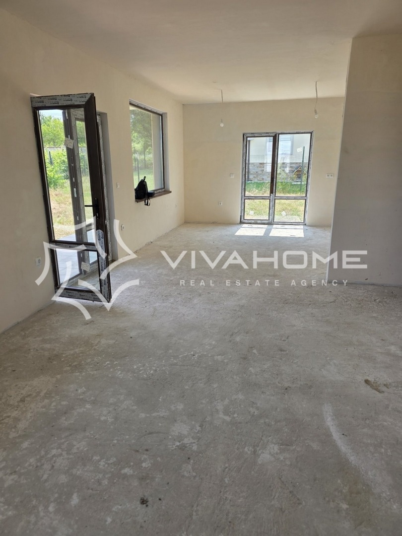 Продава КЪЩА, с. Равна гора, област Варна, снимка 2 - Къщи - 50686922