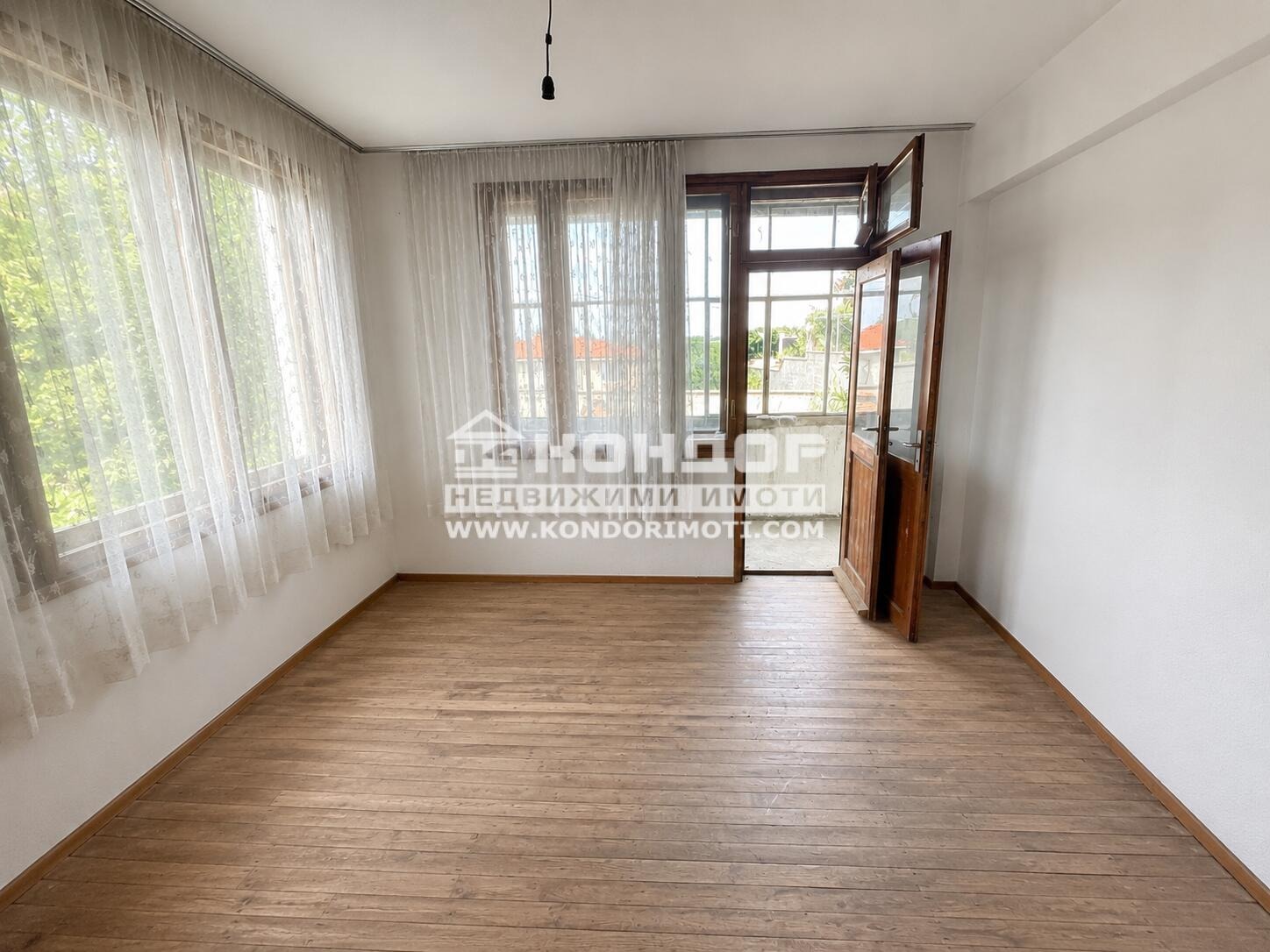 Продава ЕТАЖ ОТ КЪЩА, гр. Пловдив, Прослав, снимка 4 - Етаж от къща - 54774376