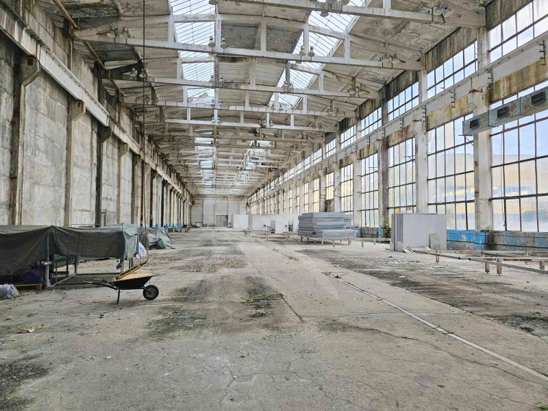 Продава ПАРЦЕЛ в област Пловдив, гр. Карлово - 8500 кв.м / 495 000 € » 968 135.85 лв., ЕКС НВД ПЛОВДИВ ООД