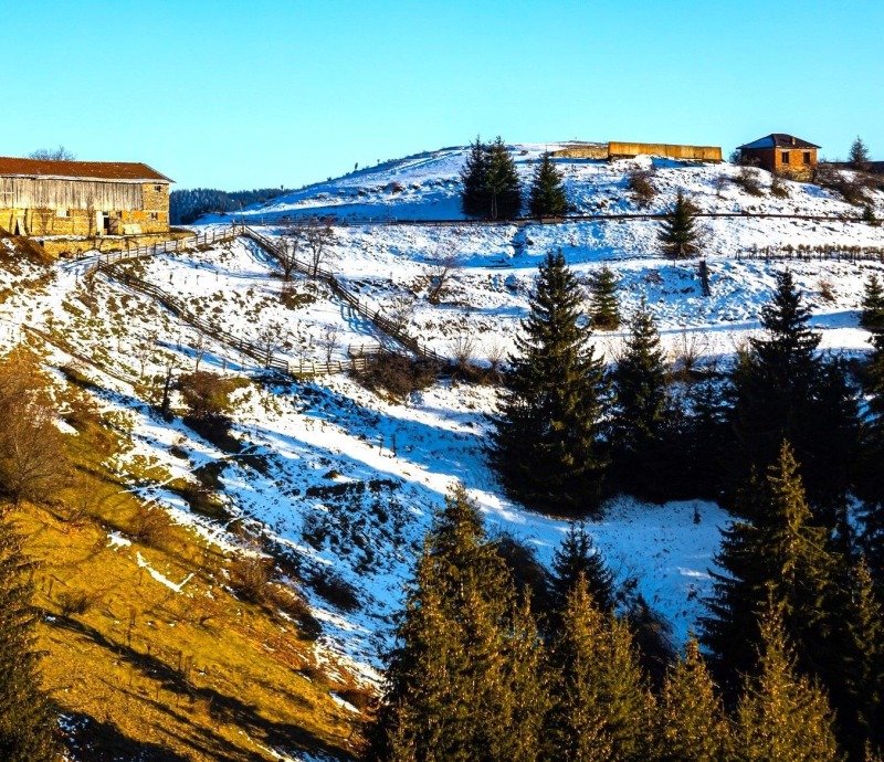 Продава ПАРЦЕЛ, с. Зорница, област Смолян