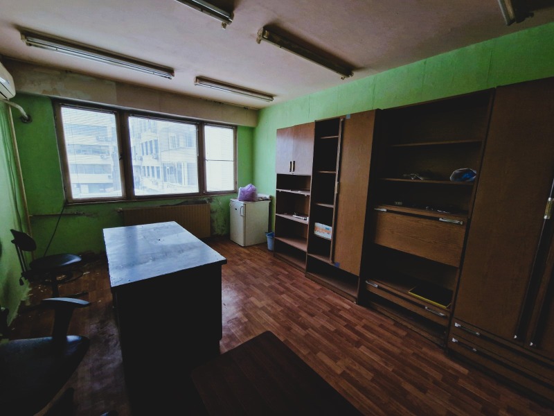 Продава ОФИС в град Пазарджик, Идеален център - 19 кв.м / 21 500 € » 42 050.35 лв., ЧАСОВНИКА