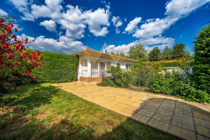 Продава КЪЩА, с. Соколово, област Добрич, снимка 2 - Къщи - 52041451