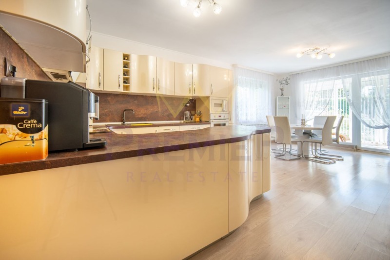 Продава КЪЩА, с. Соколово, област Добрич, снимка 4 - Къщи - 52041451