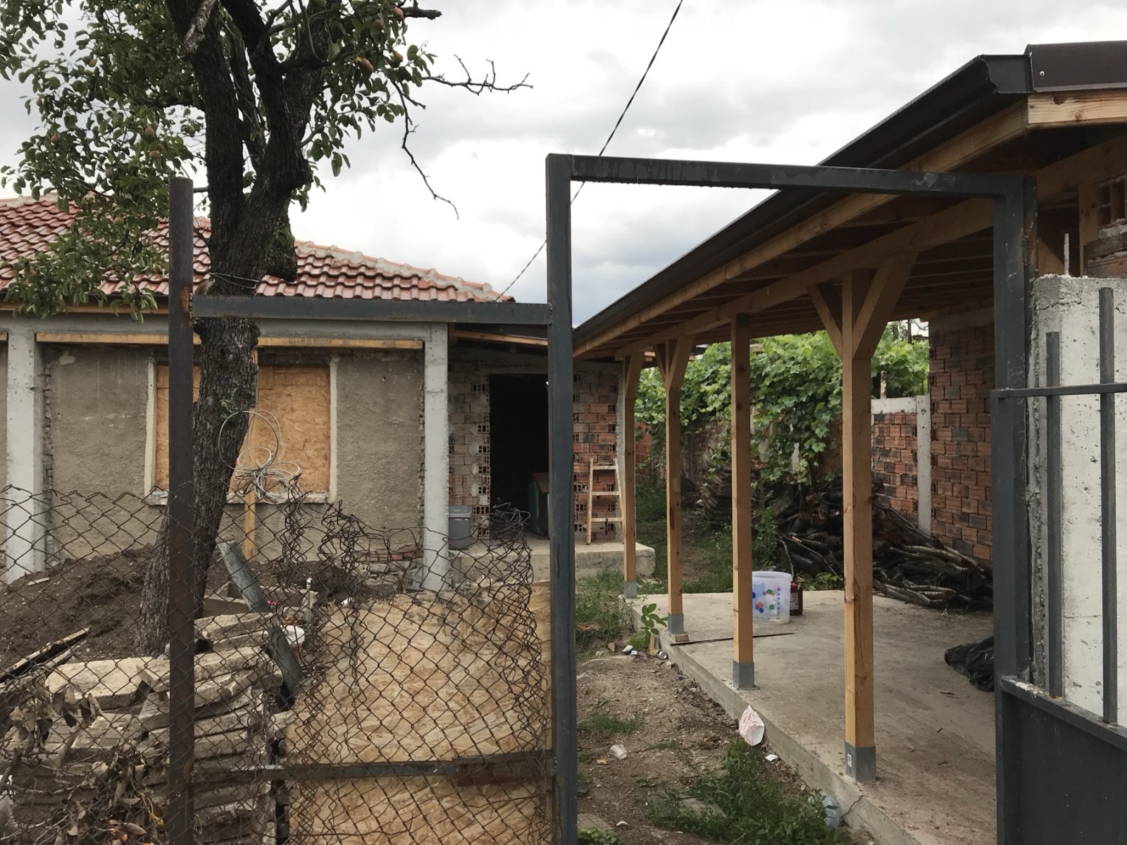 Продава КЪЩА, гр. София, Левски В, снимка 3 - Къщи - 54440227