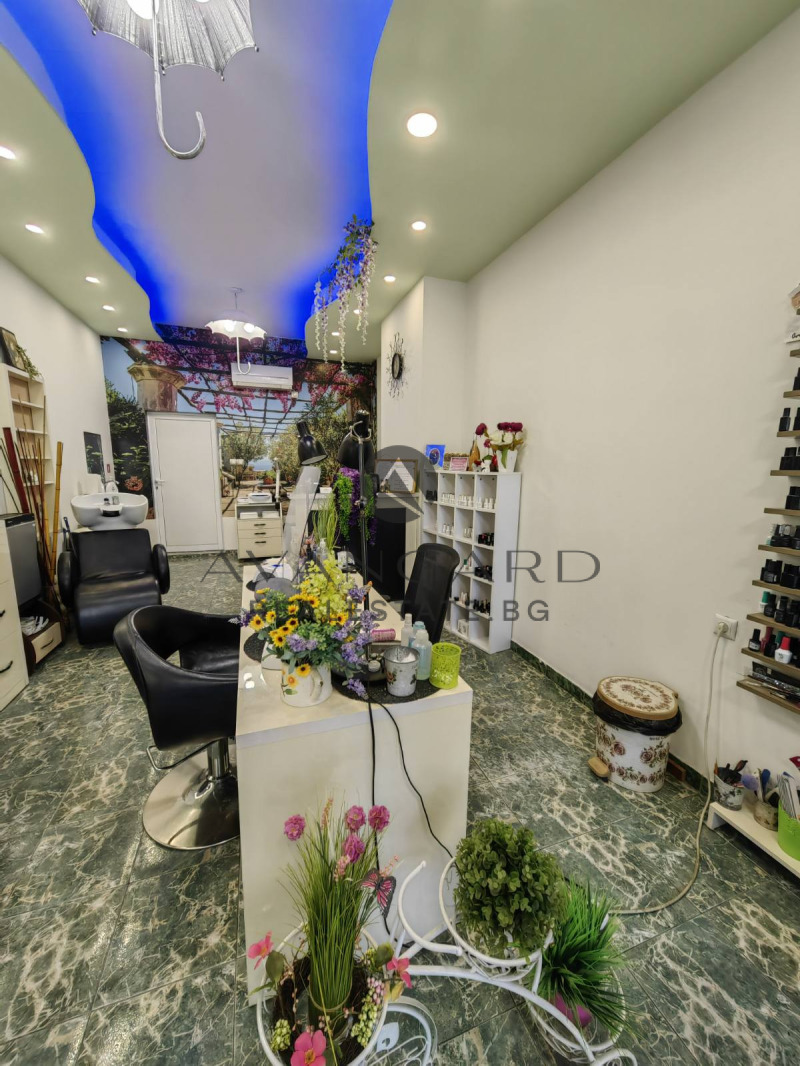 Te koop  Winkel Plovdiv , Kjutsjuk Parizj , 57 m² | 99379358 - afbeelding [3]