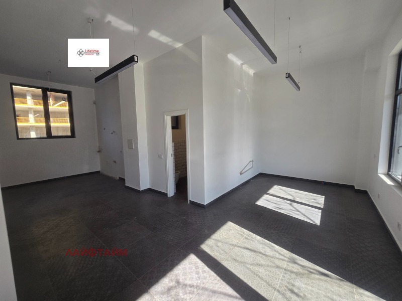 Продава МАГАЗИН в град София, Хладилника - 65 кв.м / 310 000 € » 606 307.30 лв., ЛАЙФТАЙМ