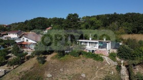 Maison m-t Alen mak, Varna