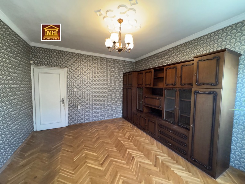 Продава  4-стаен град София , Център , 140 кв.м | 45117015 - изображение [2]