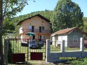 Продажба на имоти в с. Сопот, област Ловеч - изображение 4 