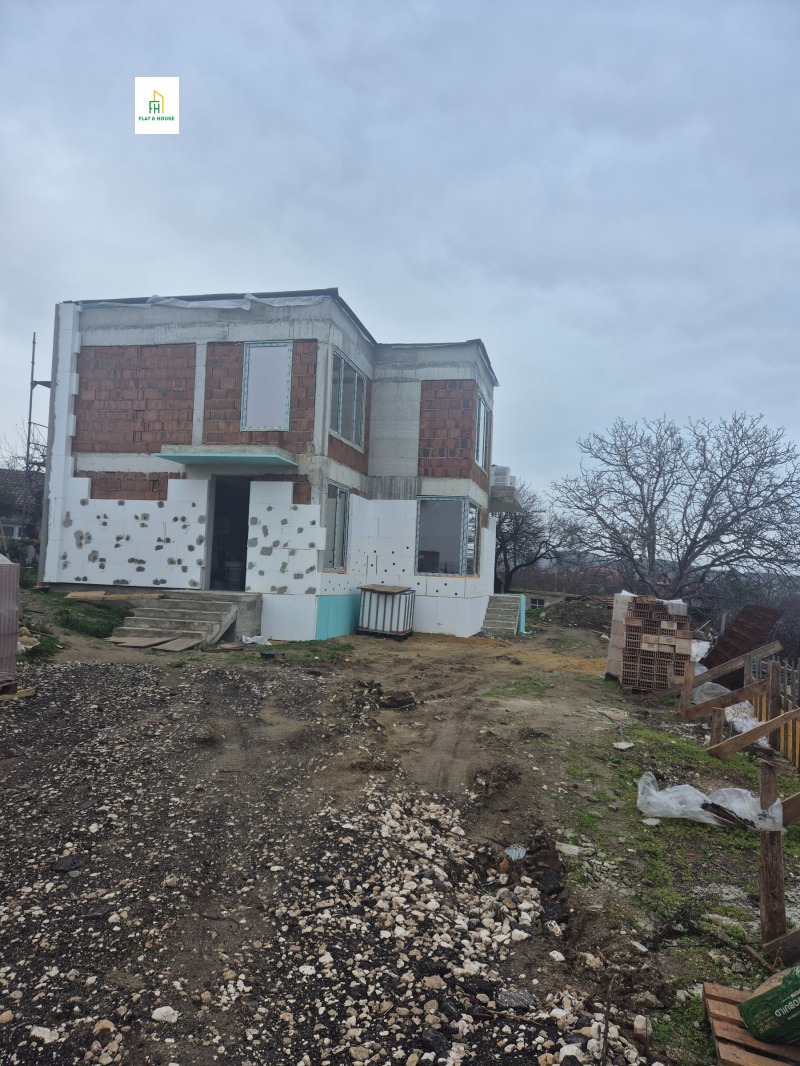 Продава КЪЩА, гр. Варна, м-т Долна Трака