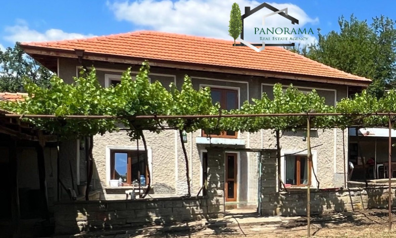 Продава КЪЩА в област Шумен, с. Веселиново - 540 кв.м / 88 000 € » 172 113.04 лв., ПАНОРАМА