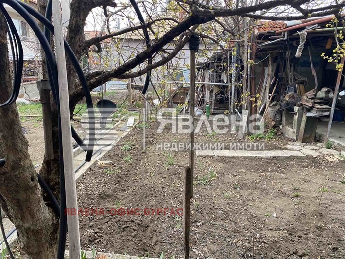 Продава КЪЩА, гр. Айтос, област Бургас, снимка 13 - Къщи - 53157153