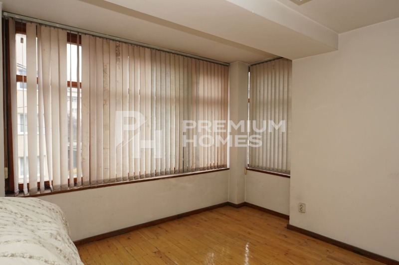 Продава КЪЩА, гр. София, Гео Милев, снимка 3 - Къщи - 53322763