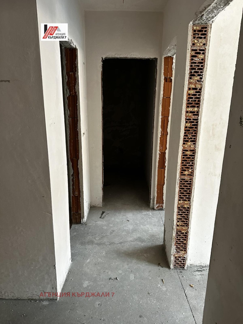 Продава  3-стаен град Кърджали , Възрожденци , 96 кв.м | 15210236 - изображение [4]