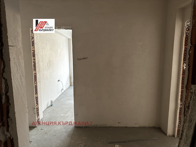 Продава  3-стаен град Кърджали , Възрожденци , 96 кв.м | 15210236 - изображение [3]