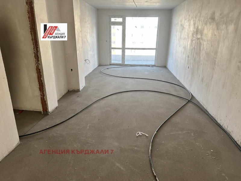 Продава 3-СТАЕН, гр. Кърджали, Възрожденци, снимка 2 - Апартаменти - 53200891