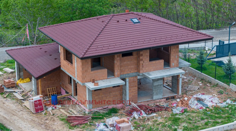 Продава КЪЩА в област Пловдив, с. Марково - 415 кв.м / 486 000 € » 950 533.38 лв., ЕС ТИ ДЕВЕЛЪПМЪНТС ЕООД