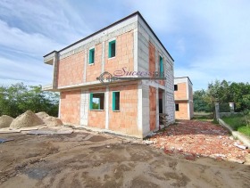 Casa m-t Boroveț - iug, Varna 1