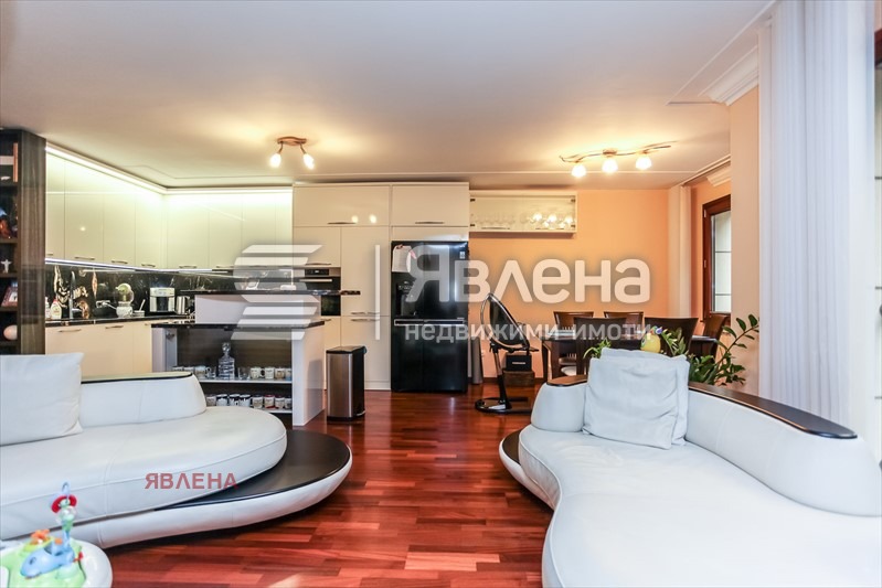 Продава 4-СТАЕН, гр. София, Изток, снимка 3 - Апартаменти - 52945561