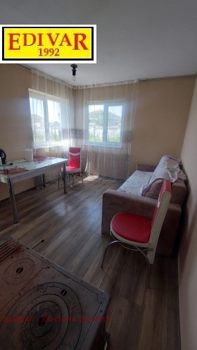 Huis Karapelit, regio Dobritsj
