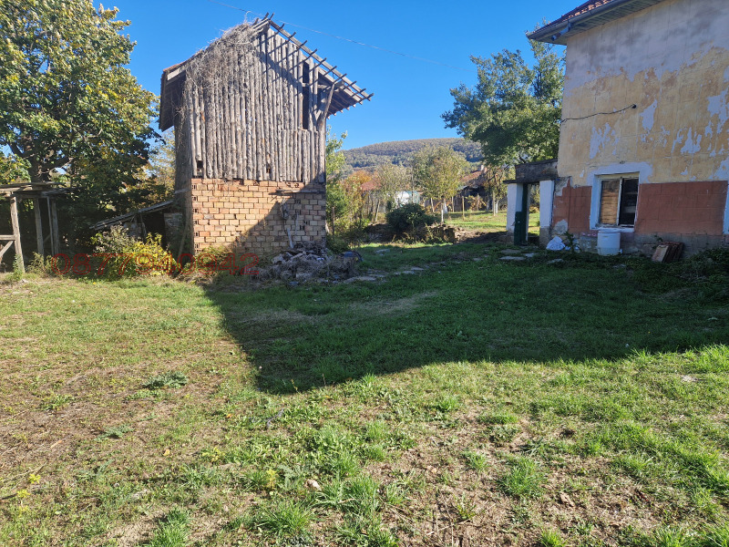 Продава КЪЩА, с. Петко Славейков, област Габрово, снимка 2 - Къщи - 52782537