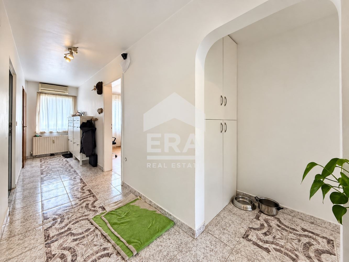 Продава 4-СТАЕН, гр. София, Лагера, снимка 8 - Апартаменти - 56599747