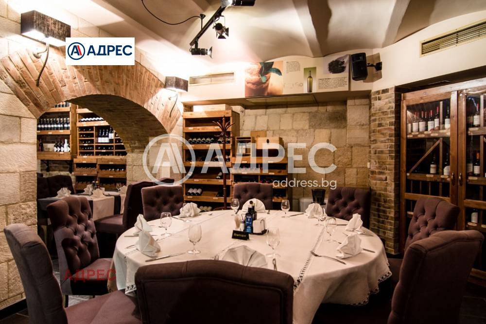 Продава КЪЩА, гр. Варна, Център, снимка 2 - Къщи - 42839572