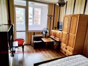 1 quarto Vrabnica 2, Sofia 2