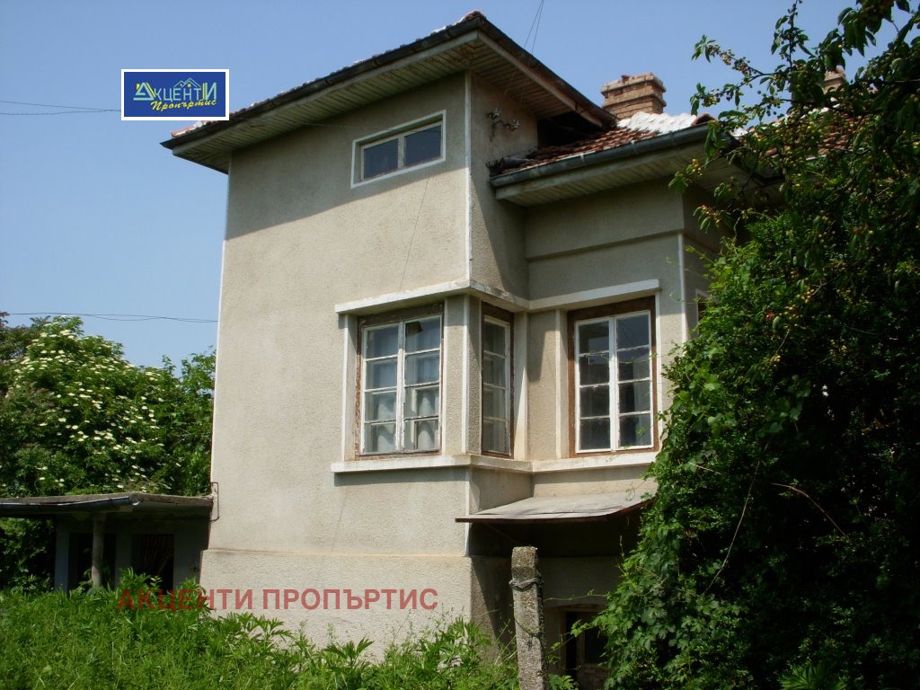 Продава КЪЩА, с. Лесичери, област Велико Търново