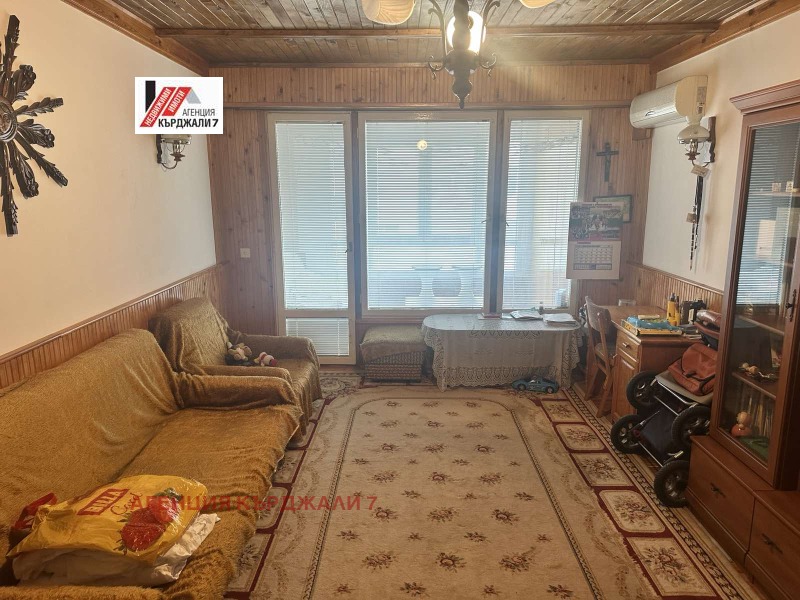 À venda  2 quartos Kardjali , Vazrojdenci , 77 m² | 65465927