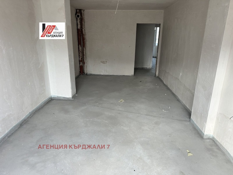 Продается  2 спальни Кърджали , Възрожденци , 95 кв.м | 37935178