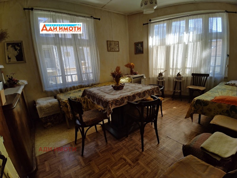 Продава  Етаж от къща област Пловдив , гр. Карлово , 240 кв.м | 99423287 - изображение [8]