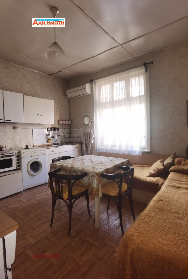 Продава  Етаж от къща област Пловдив , гр. Карлово , 240 кв.м | 99423287 - изображение [7]
