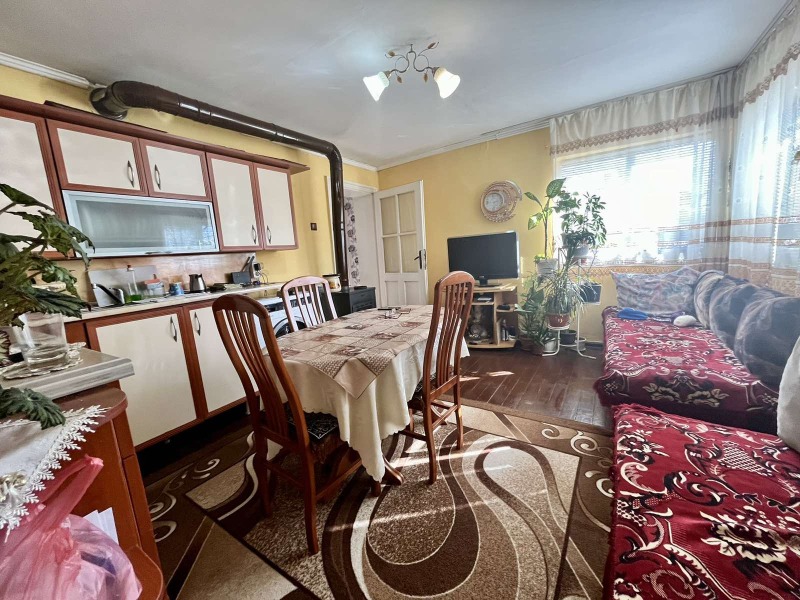 Продава КЪЩА, с. Василево, област Добрич, снимка 2 - Къщи - 53009171