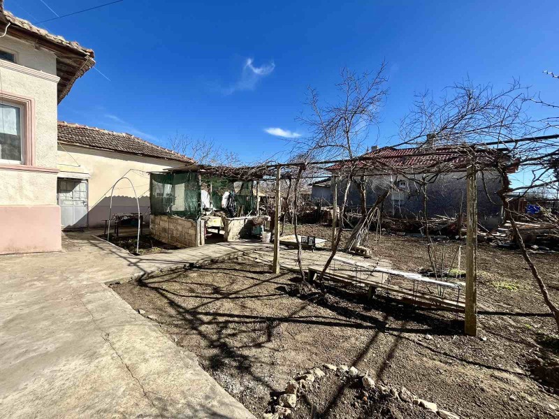 Продава КЪЩА, с. Василево, област Добрич, снимка 15 - Къщи - 53009171