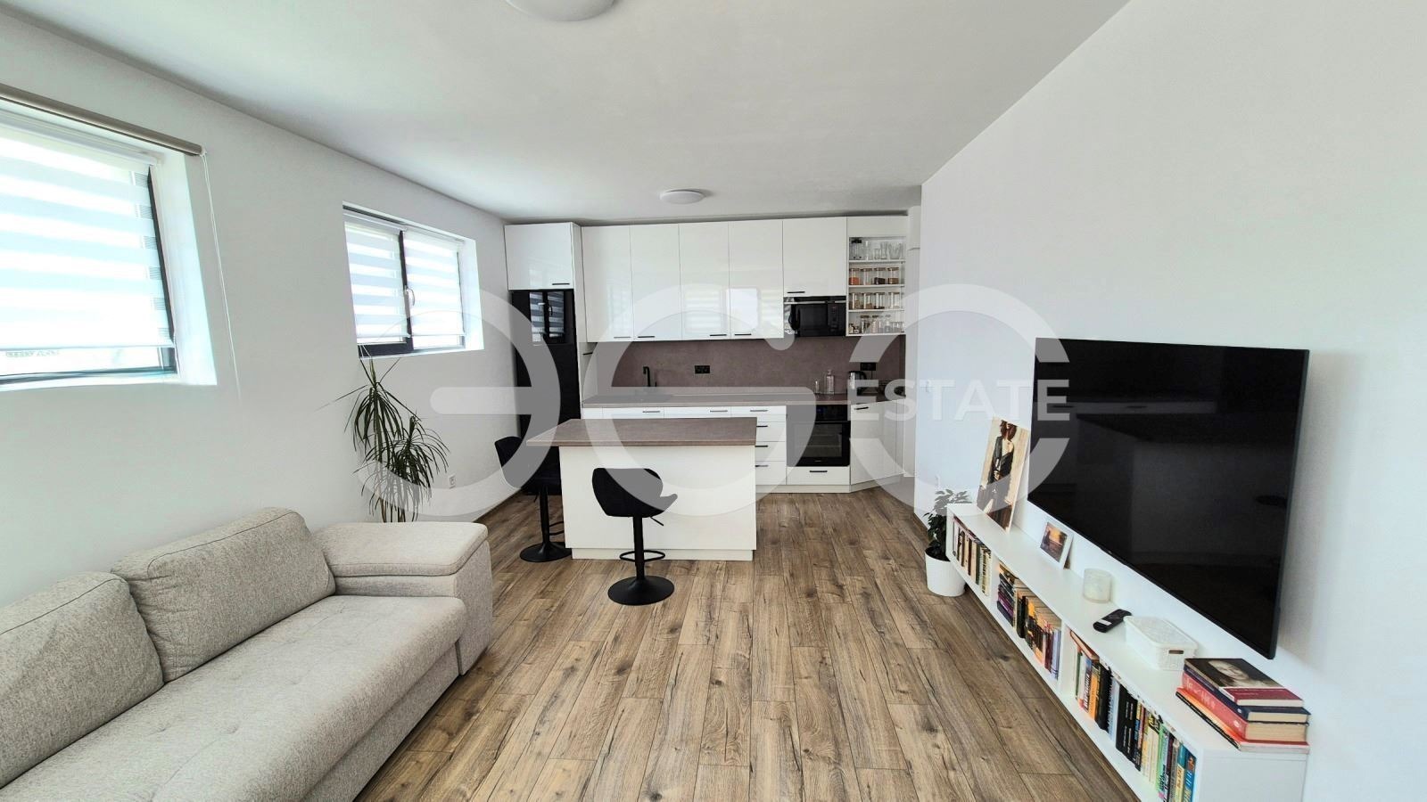 Продава 3-СТАЕН, гр. Варна, м-т Горна Трака, снимка 2 - Апартаменти - 53897356