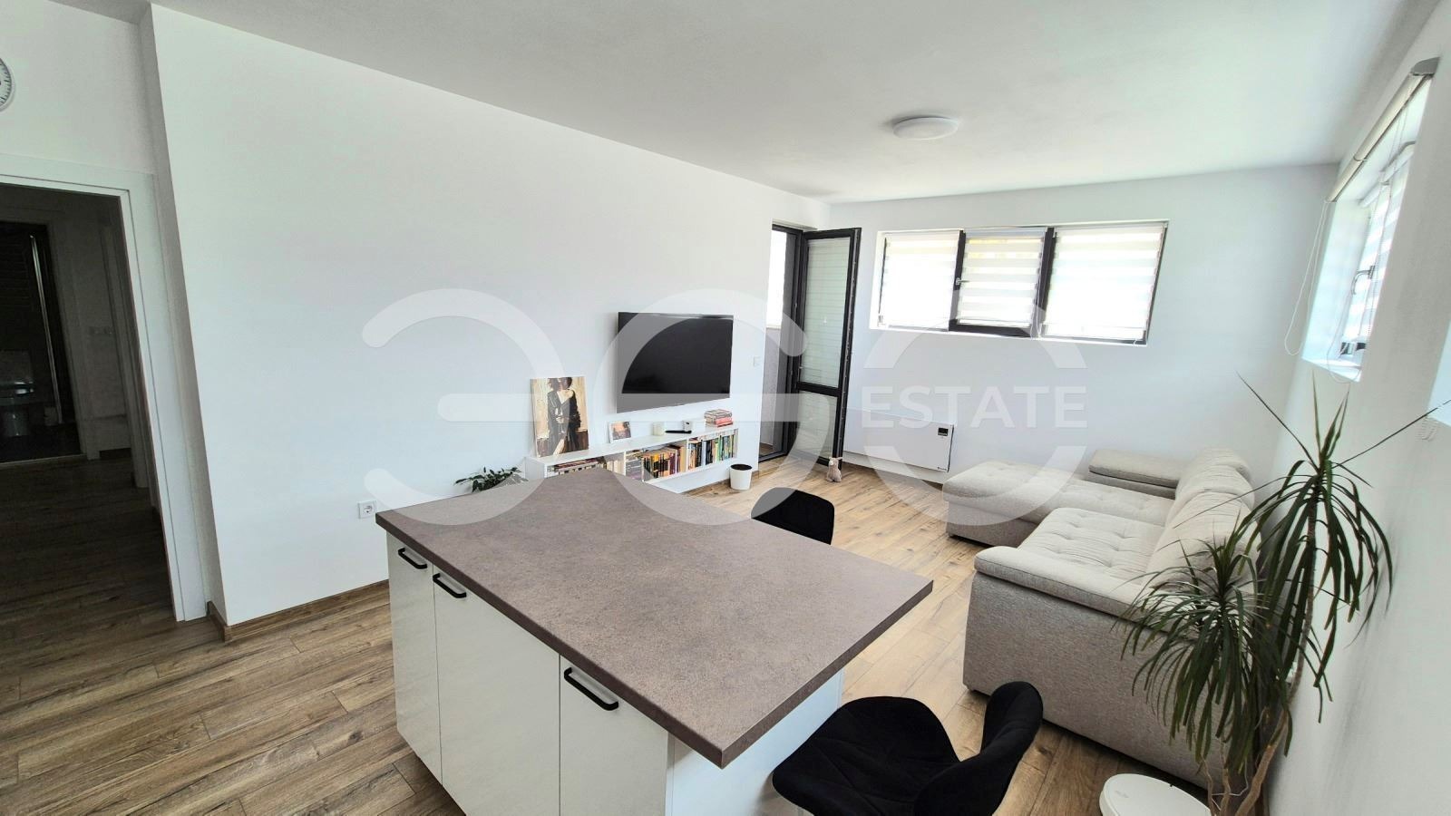 Продава 3-СТАЕН, гр. Варна, м-т Горна Трака, снимка 2 - Апартаменти - 54050465