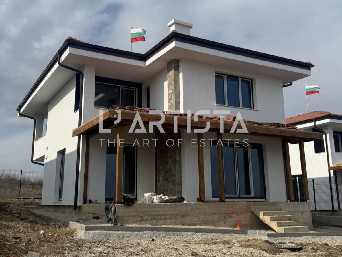 Продава КЪЩА, с. Гурмазово, област София област