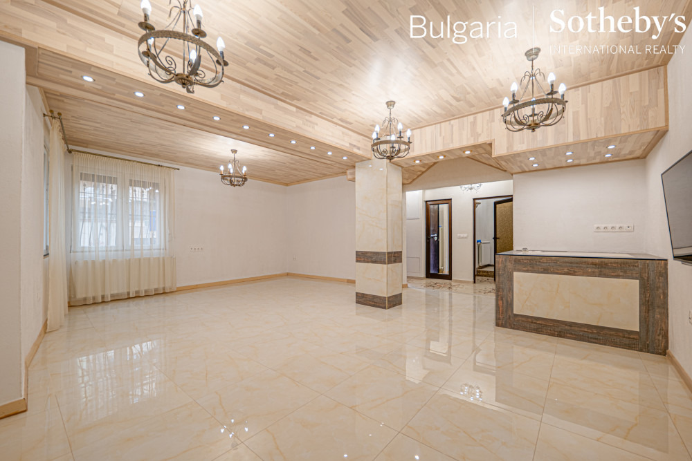 Продава КЪЩА, гр. София, Оборище