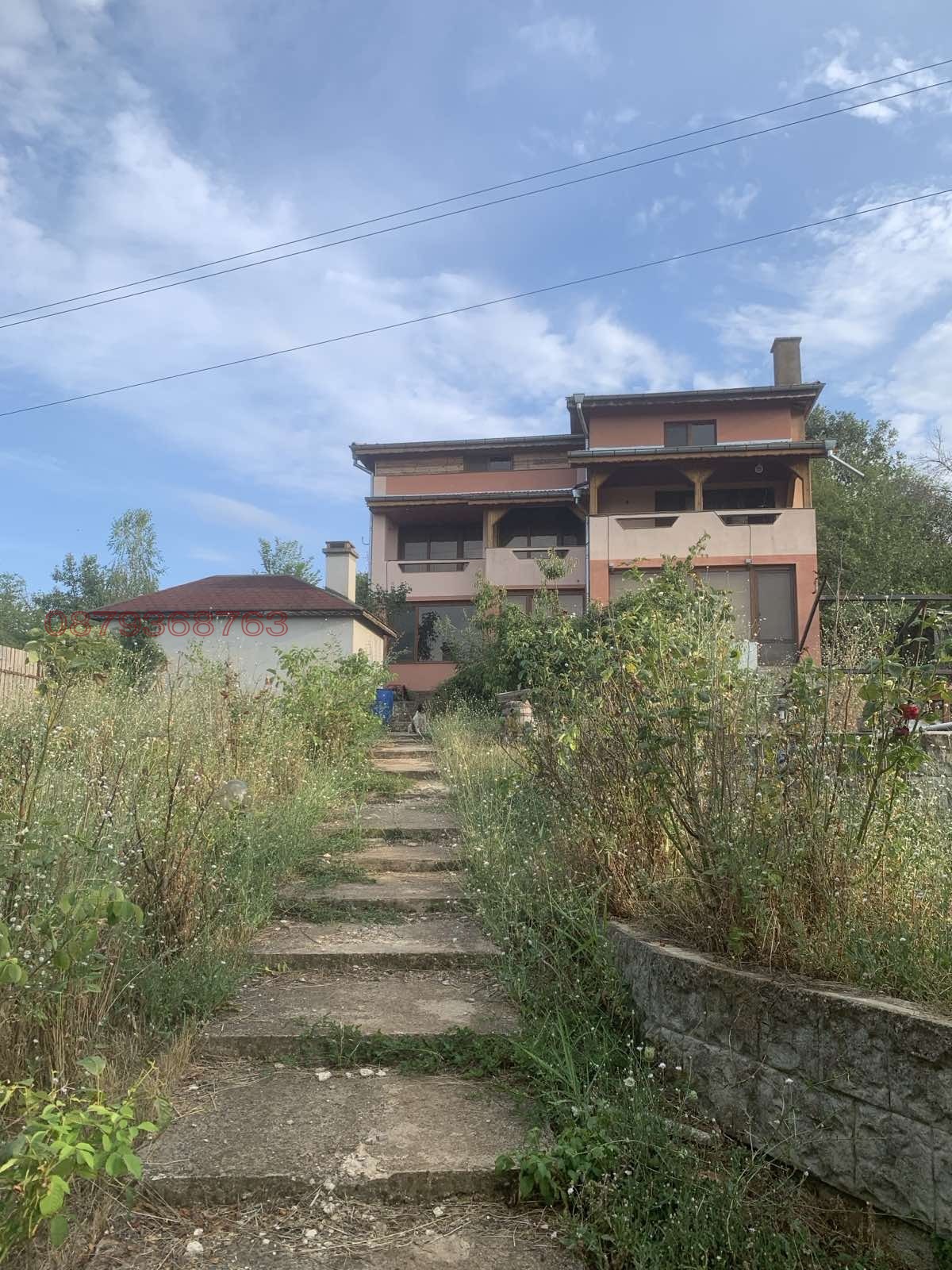 Продава ВИЛА, гр. Ловеч, в.з. Синан тепе, снимка 2 - Вили - 54688621