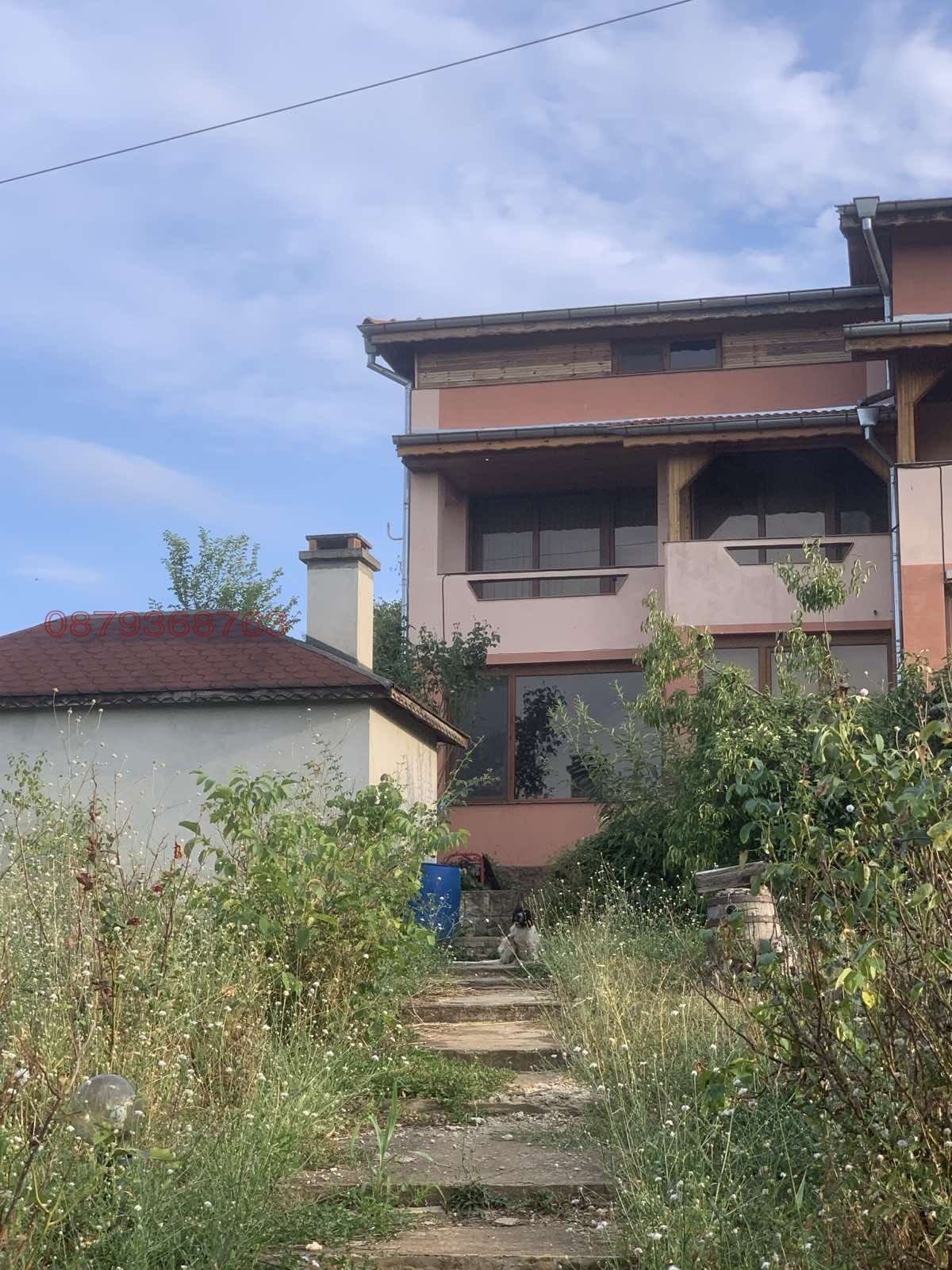 Продава ВИЛА, гр. Ловеч, в.з. Синан тепе