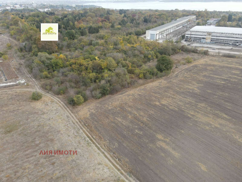 Продава ПАРЦЕЛ в град Варна, Промишлена зона Тополи - 820 кв.м / 32 800 € » 64 151.22 лв., ЛИЯ ИМОТИ