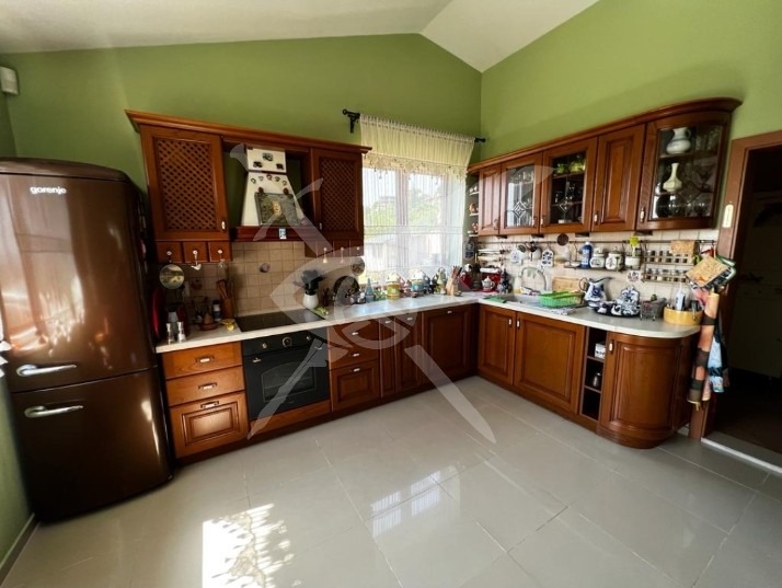 In vendita  2 camere da letto Burgas , Sarafovo , 110 mq | 46132952