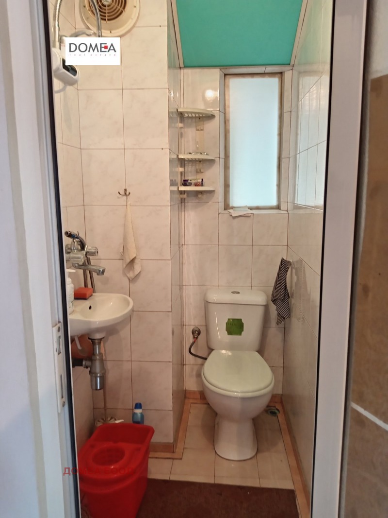 Продава ЕТАЖ ОТ КЪЩА, гр. Бургас, Център, снимка 7 - Етаж от къща - 52374666