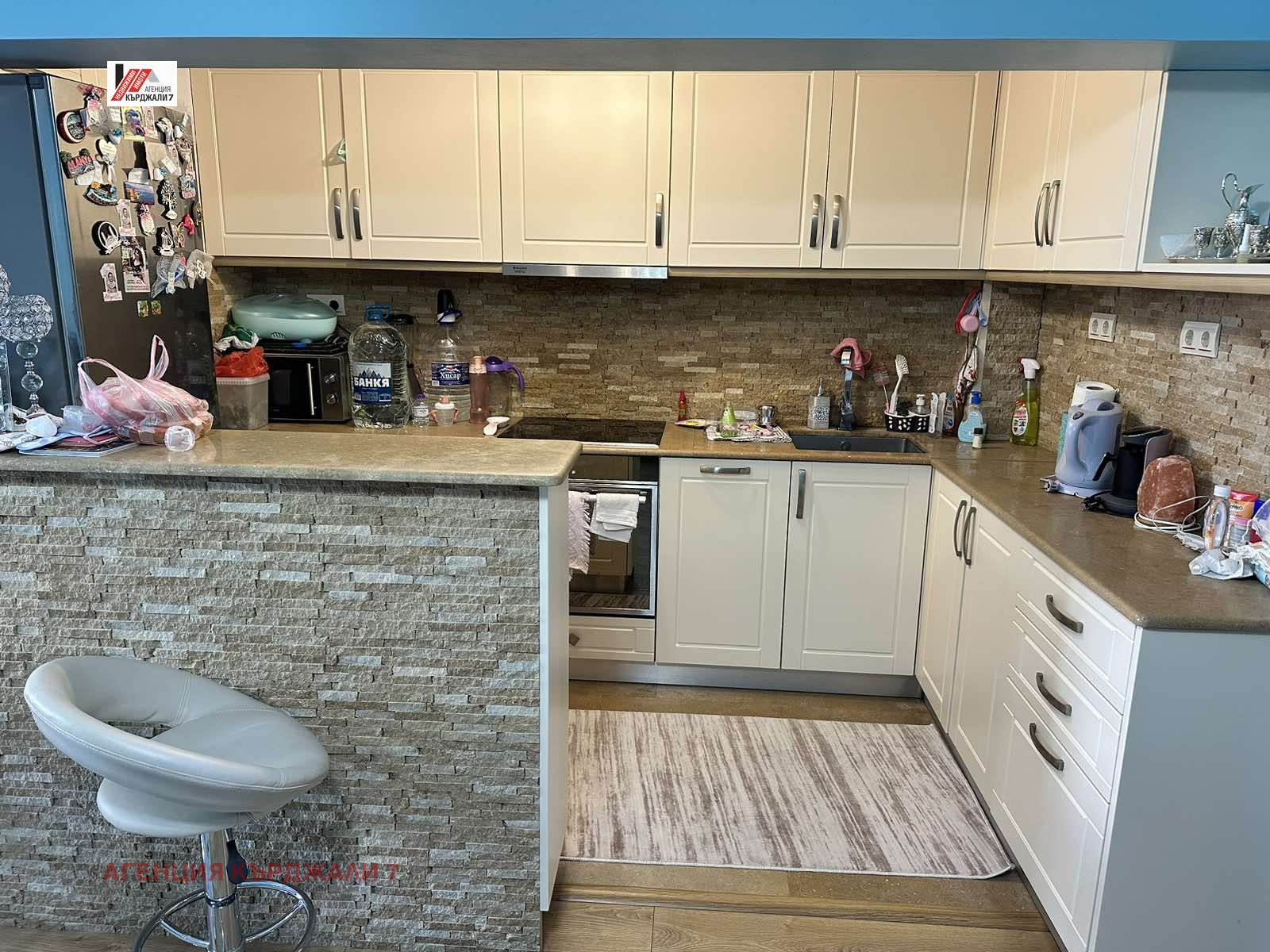 Продава 3-СТАЕН, гр. Кърджали, Център, снимка 2 - Апартаменти - 53821829