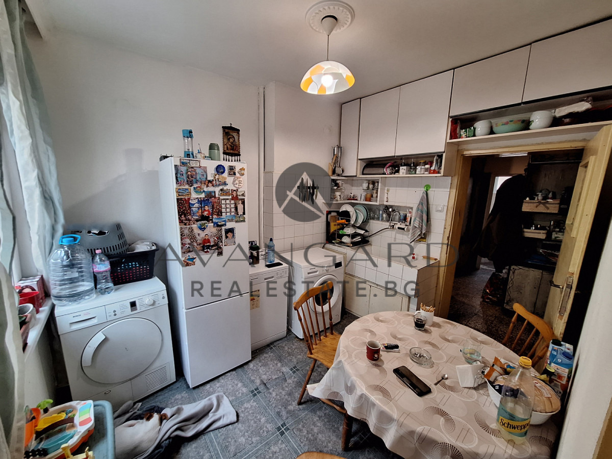 Продава ЕТАЖ ОТ КЪЩА, гр. Пловдив, Кършияка, снимка 2 - Етаж от къща - 54343669