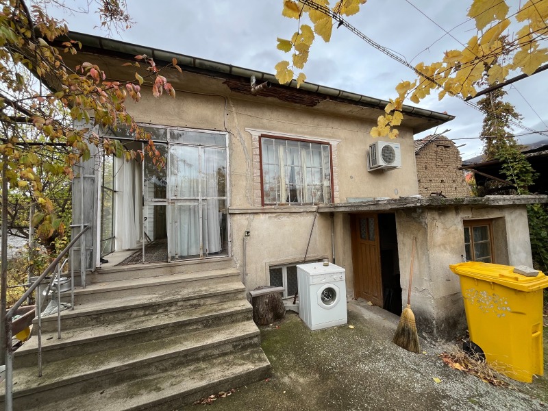 Продава КЪЩА в област Стара Загора, гр. Казанлък - 100 кв.м / 61 355.03 € » 120 000 лв., ЕС ДИ ЕН ЕСТЕЙТС ЕООД